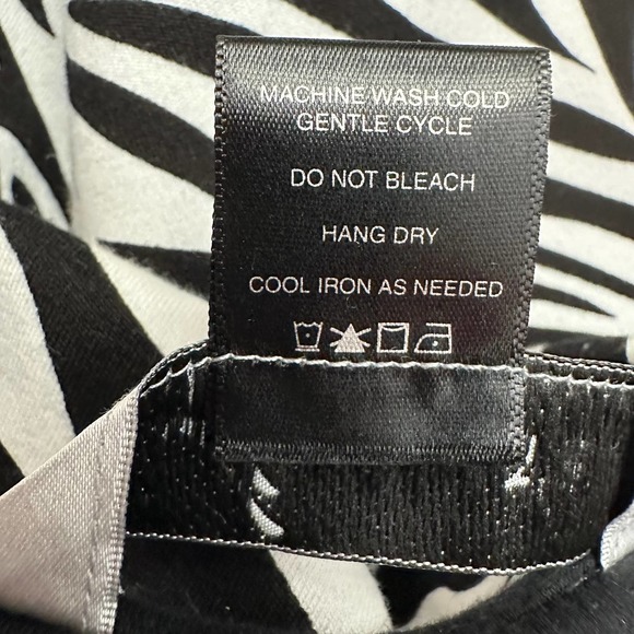 Vincente Full Zip Vest Womens Size S Zebra Print Pockets Stretch - Picture 4 of 4